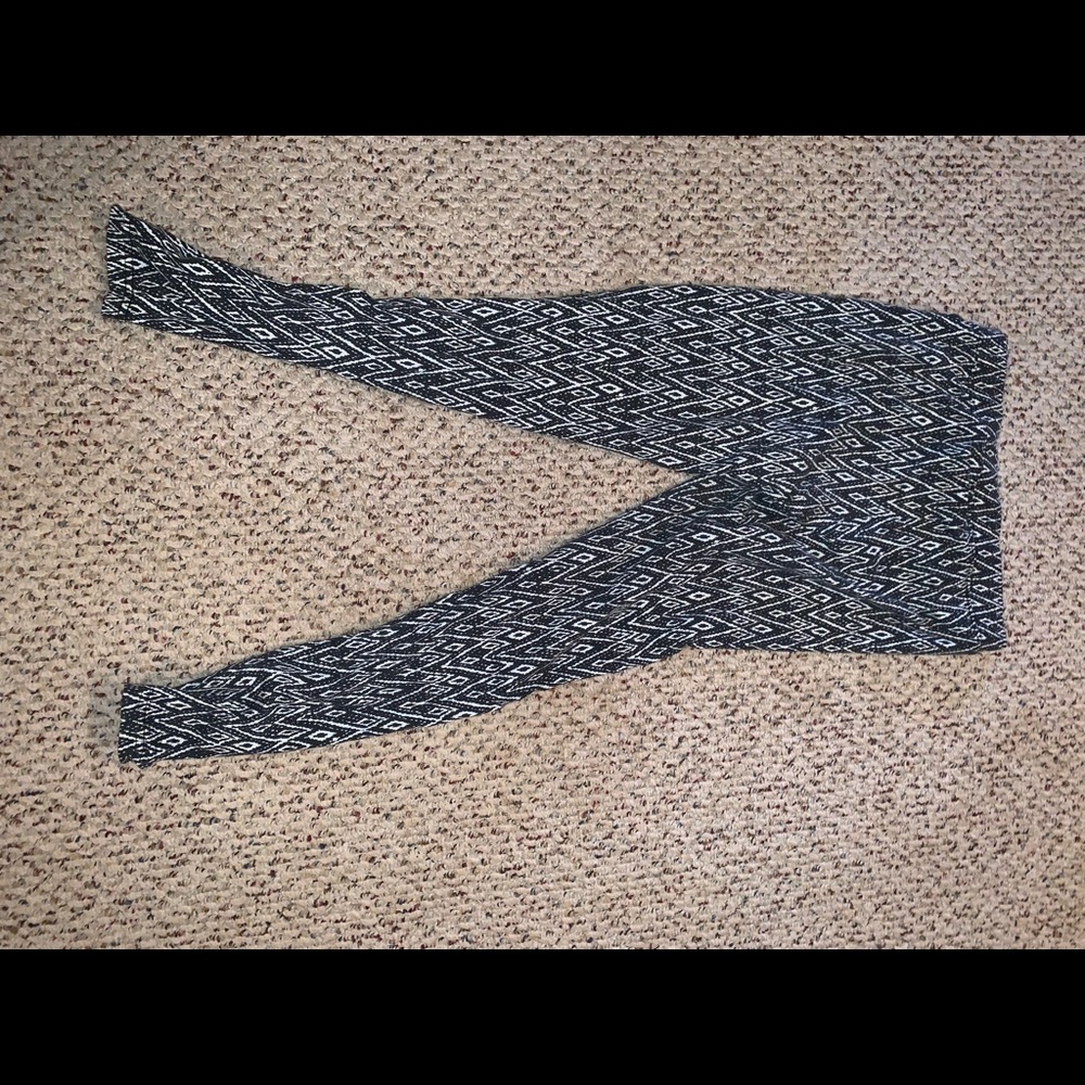 black and white printed leggings